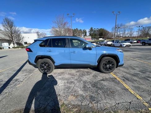 Used 2023 Toyota RAV4 SE w/ Convenience Package image 2