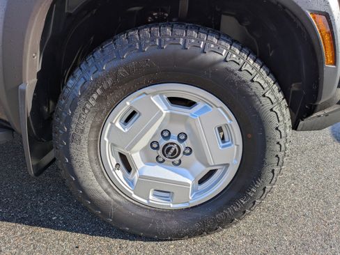 Certified 2024 Nissan Frontier SV w/ Hardbody Edition image 12