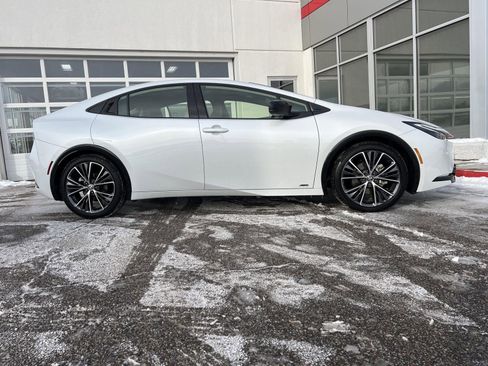 Used 2025 Toyota Prius XLE image 16