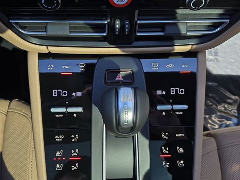 New 2026 Porsche Macan AWD/4WD image 18
