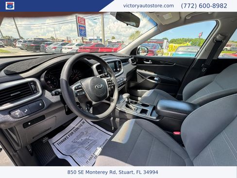 Used 2019 Kia Sorento FWD image 19