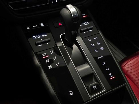 Used 2025 Porsche Macan image 29