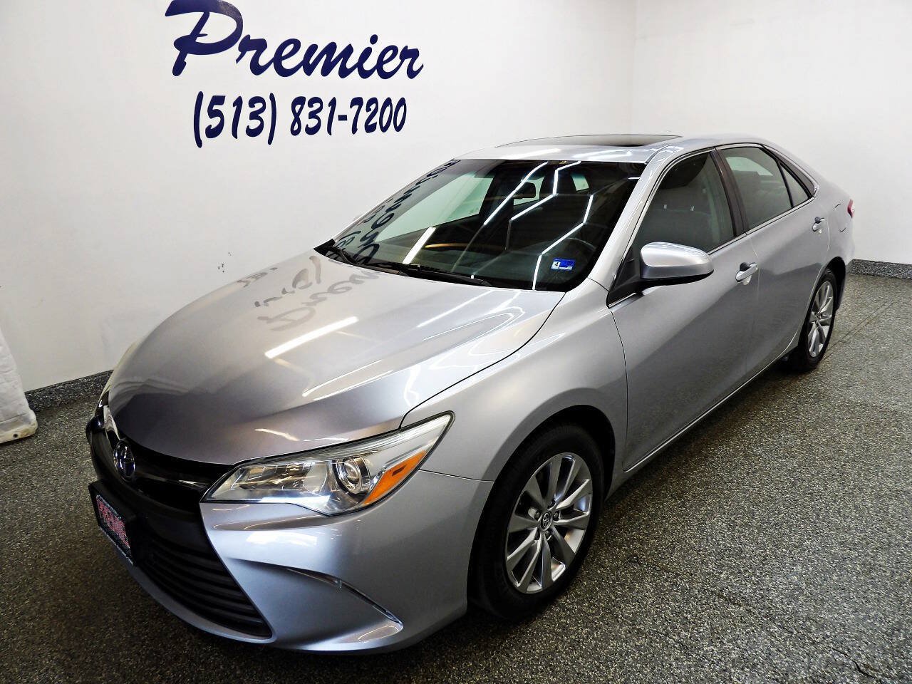 Used 2015 Toyota Camry XLE w/ Moonroof Package FWD image 1