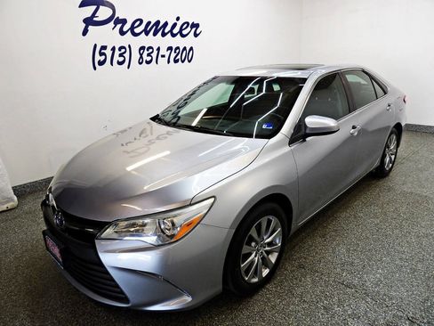 Used 2015 Toyota Camry XLE w/ Moonroof Package FWD image 1