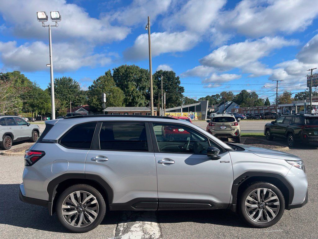 Used 2025 Subaru Forester Touring AWD/4WD image 3