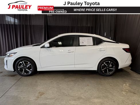 Used 2024 Nissan Sentra SV FWD image 2