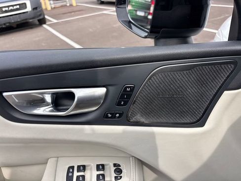 Used 2023 Volvo XC60 B5 Plus AWD/4WD image 15