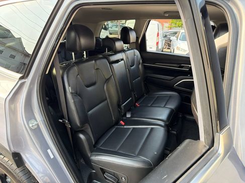 Used 2024 Kia Telluride LX AWD/4WD image 12