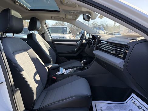 New 2026 Volkswagen Jetta SE FWD image 19
