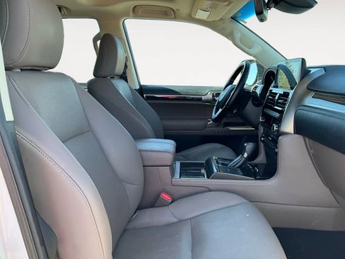 Used 2023 Lexus GX 460 Premium w/ Premium Package image 14