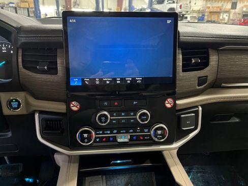 Used 2024 Ford Expedition Limited image 20