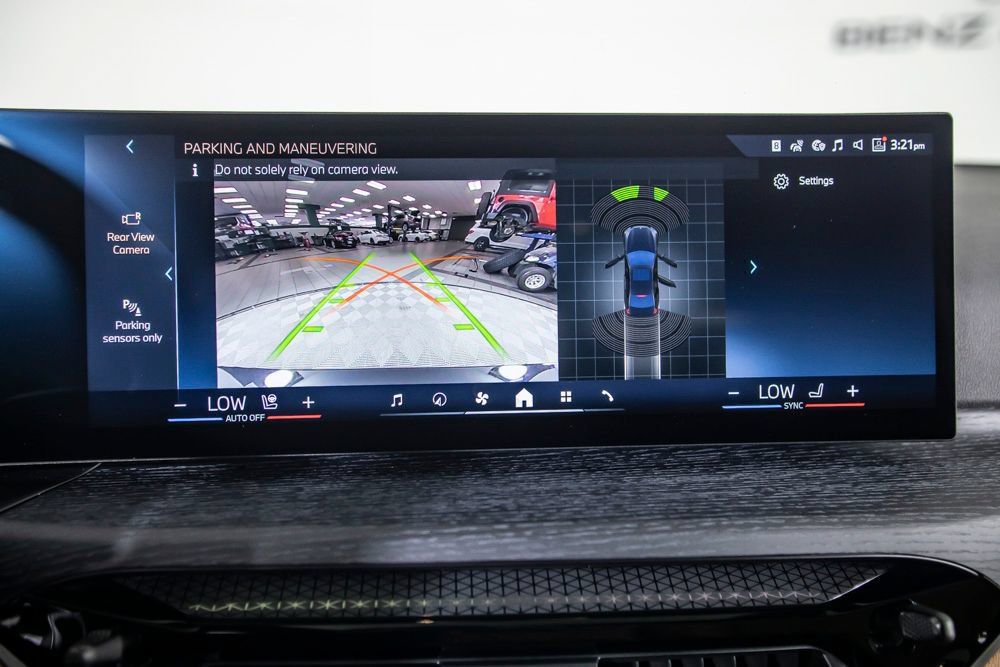 Used 2025 BMW 330i Sedan w/ Convenience Package RWD image 27