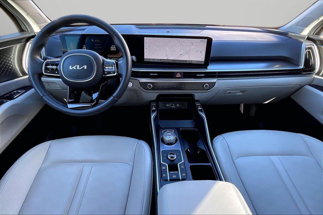Used 2025 Kia Sorento EX AWD/4WD image 15