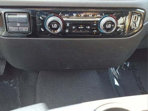 Used 2025 Chevrolet Silverado 1500 LT AWD/4WD image 17