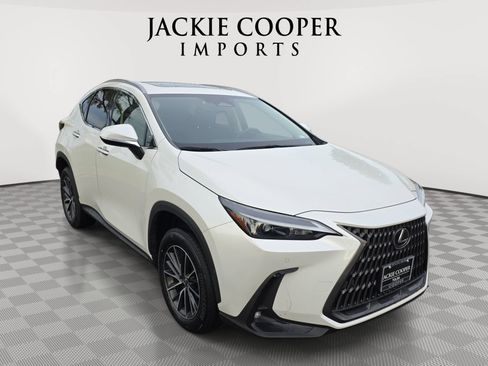 Used 2025 Lexus NX 250 FWD image 3