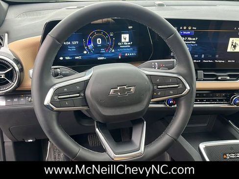 Used 2025 Chevrolet Equinox ACTIV w/ Safety and Technology Package image 24