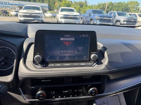 Used 2024 Nissan Rogue SV AWD/4WD image 19