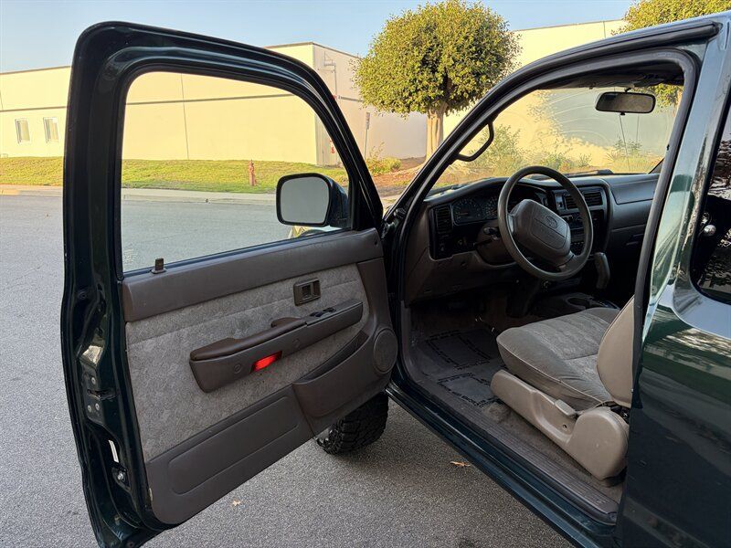 Used 2000 Toyota Tacoma PreRunner RWD image 13