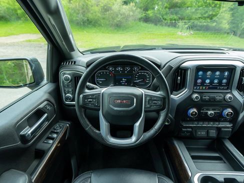 Used 2020 GMC Sierra 2500 SLE w/ Preferred Package AWD/4WD image 16