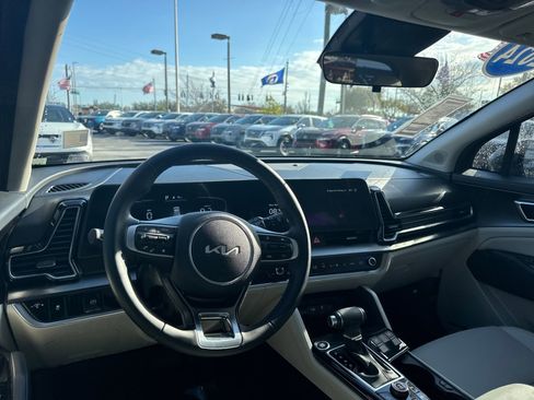 Used 2024 Kia Sportage EX image 11