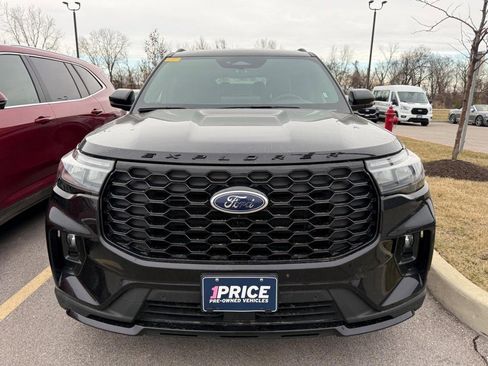 Used 2025 Ford Explorer ST-Line image 9