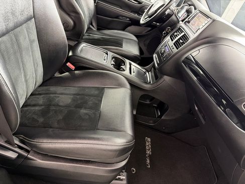 Used 2016 Dodge Grand Caravan SXT FWD image 21