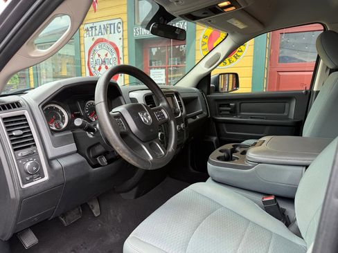 Used 2017 RAM 1500 Express AWD/4WD image 10