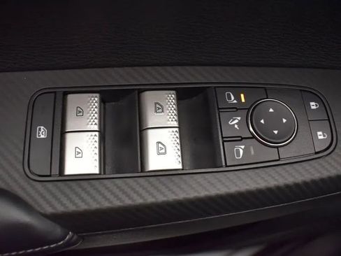 Used 2025 Mitsubishi Outlander SE image 21