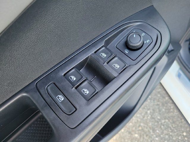 Certified 2024 Volkswagen Taos SE FWD image 14