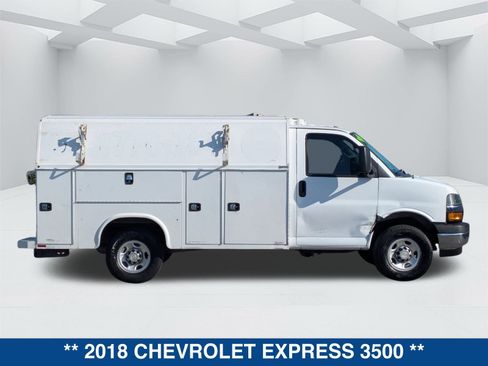 Used 2018 Chevrolet Express 3500 w/ Power Convenience Package image 3