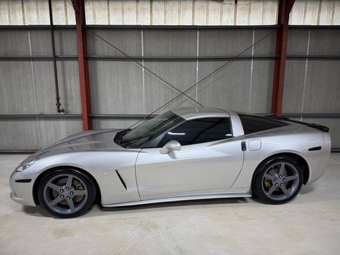 Used 2007 Chevrolet Corvette Coupe w/ Performance Package image 1