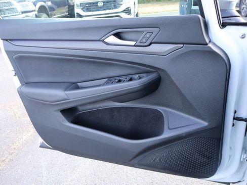 Certified 2024 Volkswagen Golf R image 41