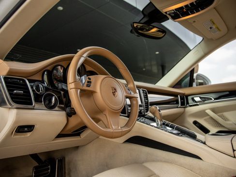 Used 2016 Porsche Panamera Edition image 4