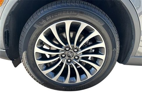 Certified 2023 Lincoln Aviator Reserve w/ Equipment Group 201A image 9