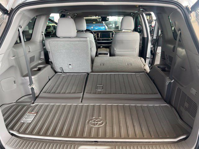 Used 2017 Toyota Highlander Limited AWD/4WD image 26