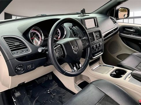Used 2019 Dodge Grand Caravan SXT image 15