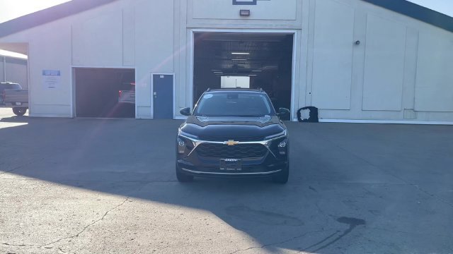 Used 2025 Chevrolet Trax LT FWD image 3