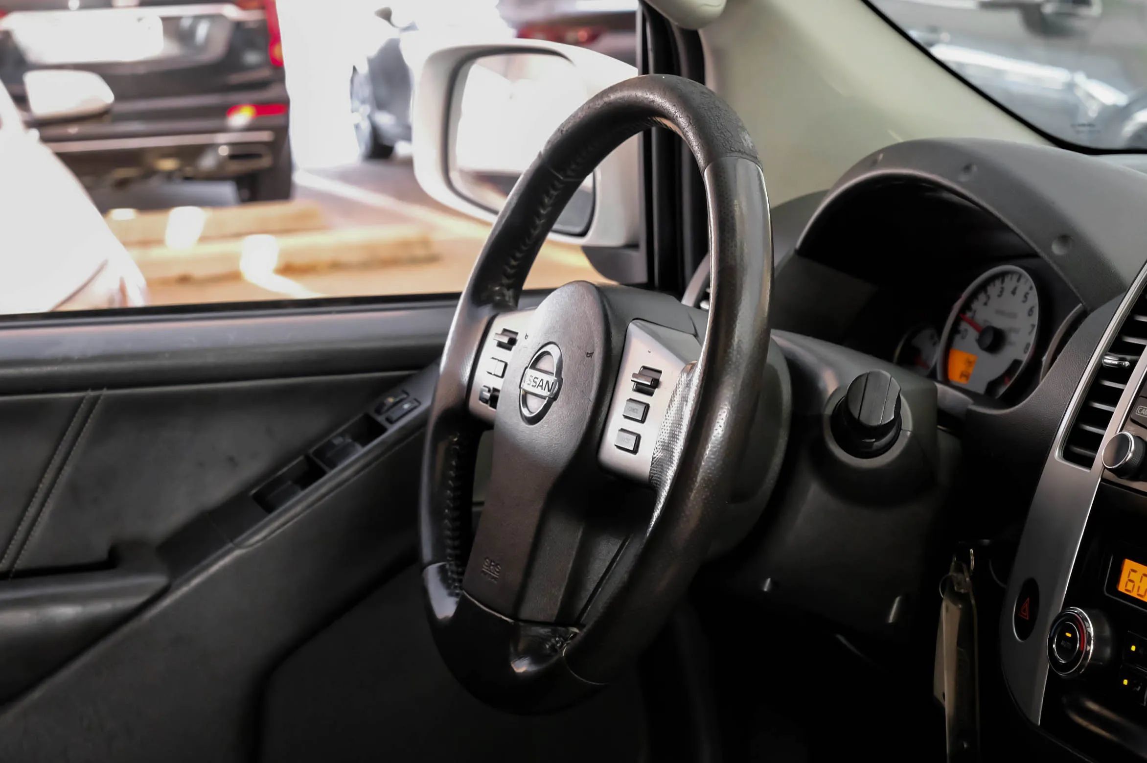 Used 2016 Nissan Frontier PRO-4X w/ Pro-4x Luxury Package AWD/4WD image 15