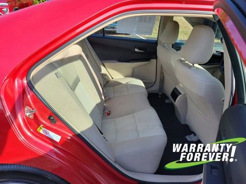 Used 2014 Toyota Camry LE image 16