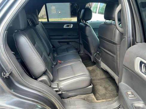Used 2015 Ford Explorer XLT w/ Equipment Group 202B AWD/4WD image 17