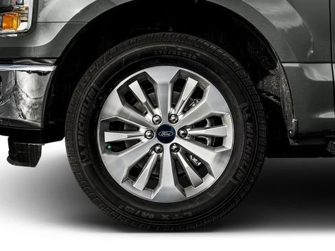 Used 2016 Ford F150 XLT w/ Equipment Group 302A Luxury AWD/4WD image 12