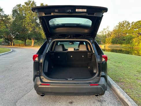 Used 2022 Toyota RAV4 XLE Premium image 10