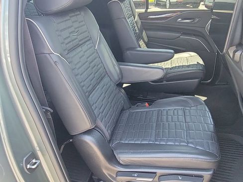 Certified 2024 Cadillac Escalade ESV Premium Luxury Platinum AWD/4WD image 27