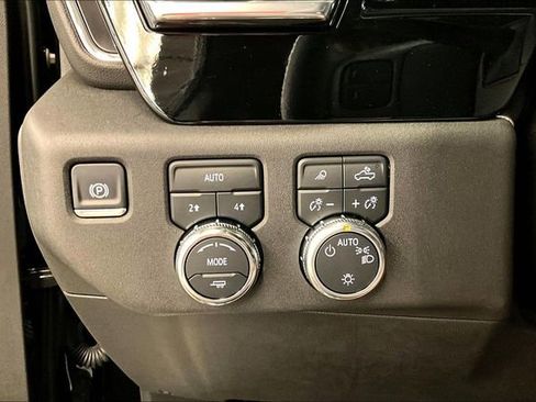 Used 2025 GMC Sierra 1500 SLE w/ Preferred Package AWD/4WD image 37