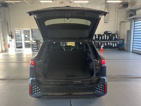Certified 2025 Volkswagen Tiguan SEL R-Line AWD/4WD image 4
