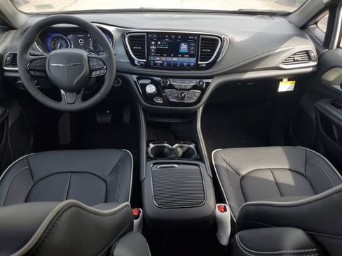 New 2026 Chrysler Pacifica Limited w/ S Appearance Package FWD image 16