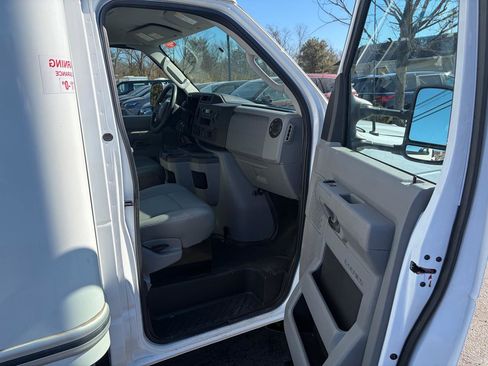 Used 2024 Ford E-350 and Econoline 350 Super Duty w/ Power Windows & Locks Group image 21