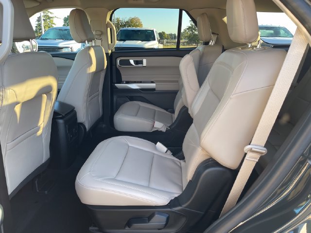 Used 2023 Ford Explorer XLT w/ Equipment Group 202A AWD/4WD image 23