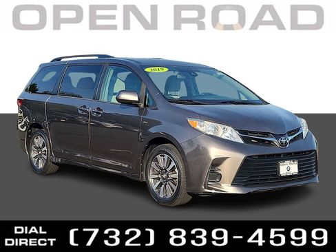 Used 2019 Toyota Sienna LE AWD/4WD image 1