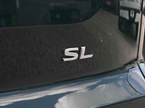 Used 2025 Nissan Pathfinder SL FWD image 18